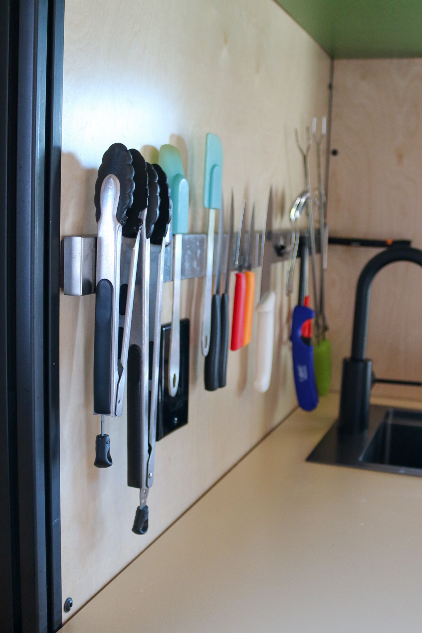 UTENSIL HOLDER