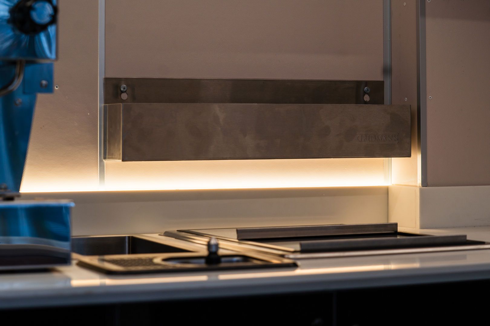 // COMMERCIAL EXTRACTION HOOD